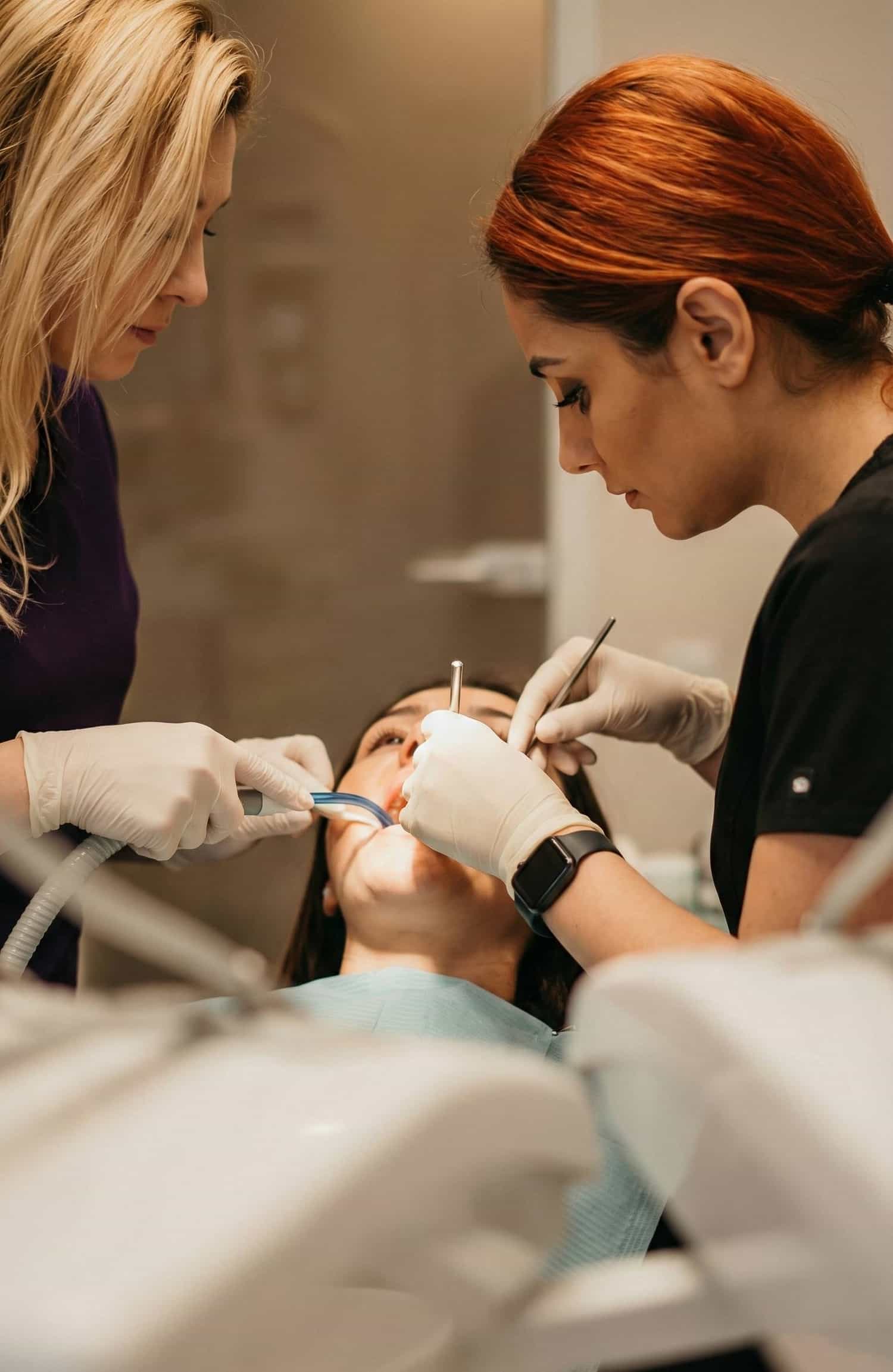 Dr. Ana-Maria Spiridon — medic stomatolog, protetică și estetică dentară