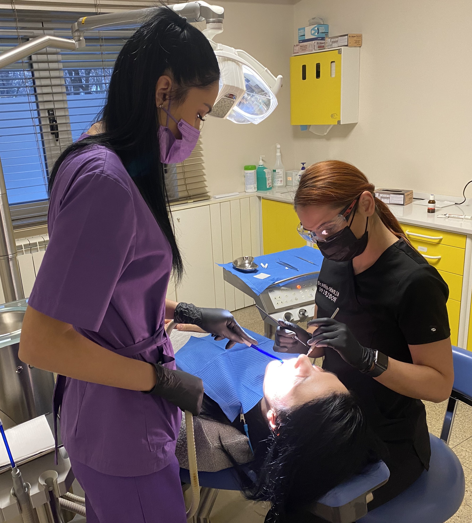 Dr. Ana-Maria Spiridon, medic stomatolog, terapie implanto-protetică, protetică și estetică dentară